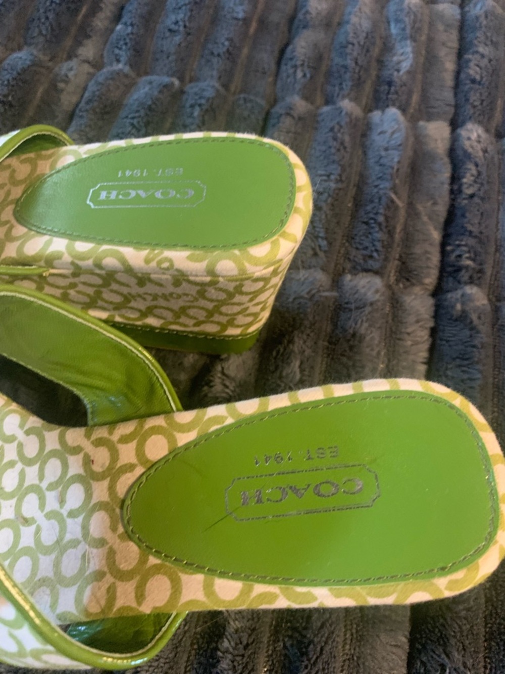 Coach women’s Green Signature Print Thong Sandals Felecia - Picture 4 of 7